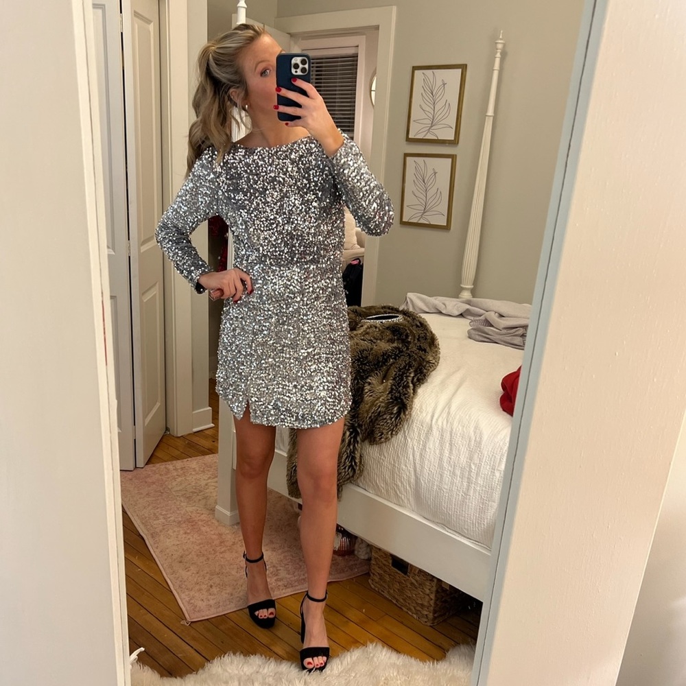 Silver Sequin Mini Dress - size M/6, open back